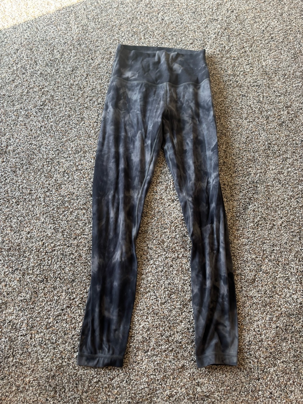 Lululemon Wunder Under Printed Leggings Size 4 black camo Gray